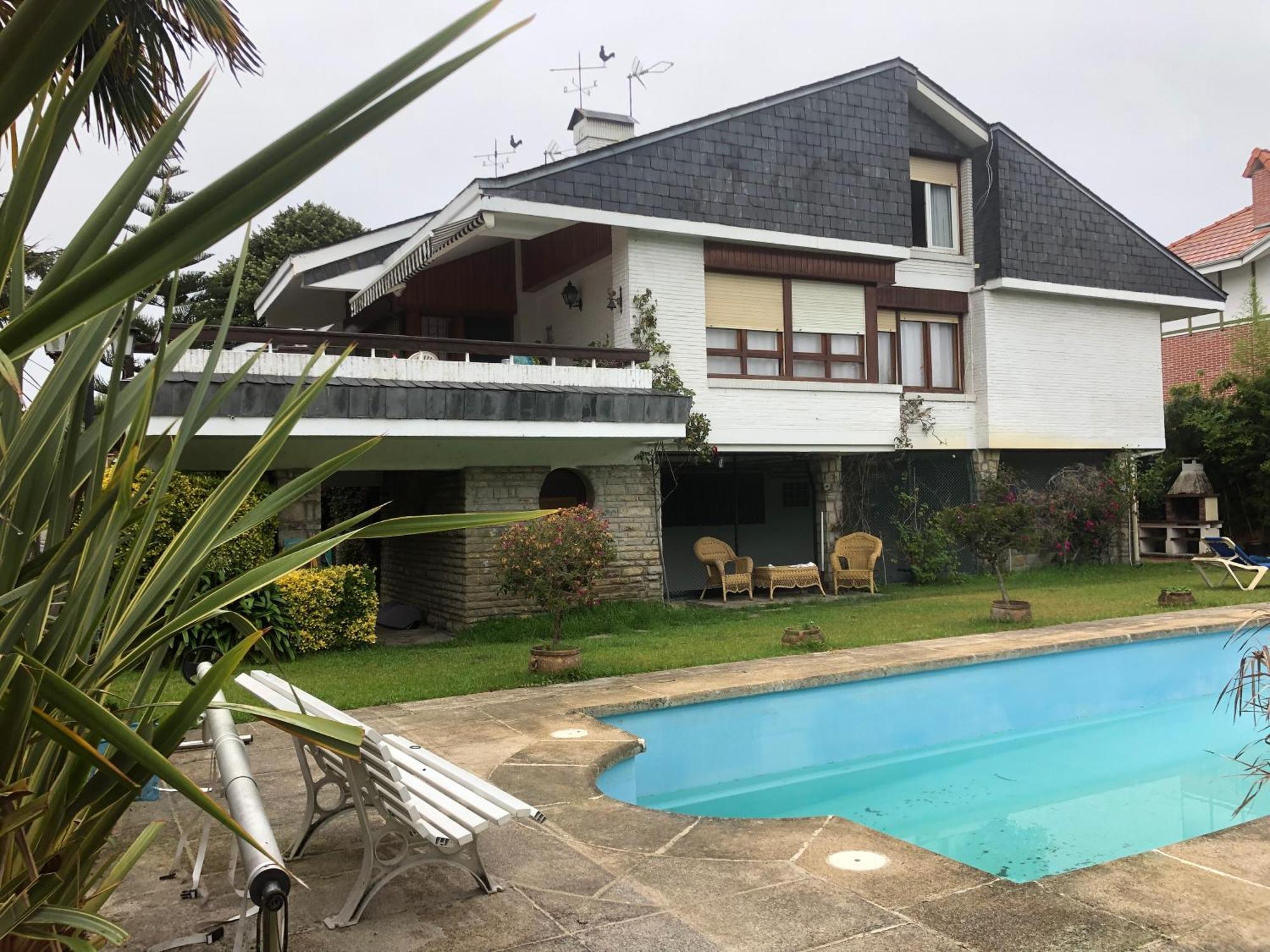 Chalet Al Lado De La Playa Con Piscina Privada, Jardin Y Barbacoa, Fronton, 6 Habitaciones Laredo Exterior photo