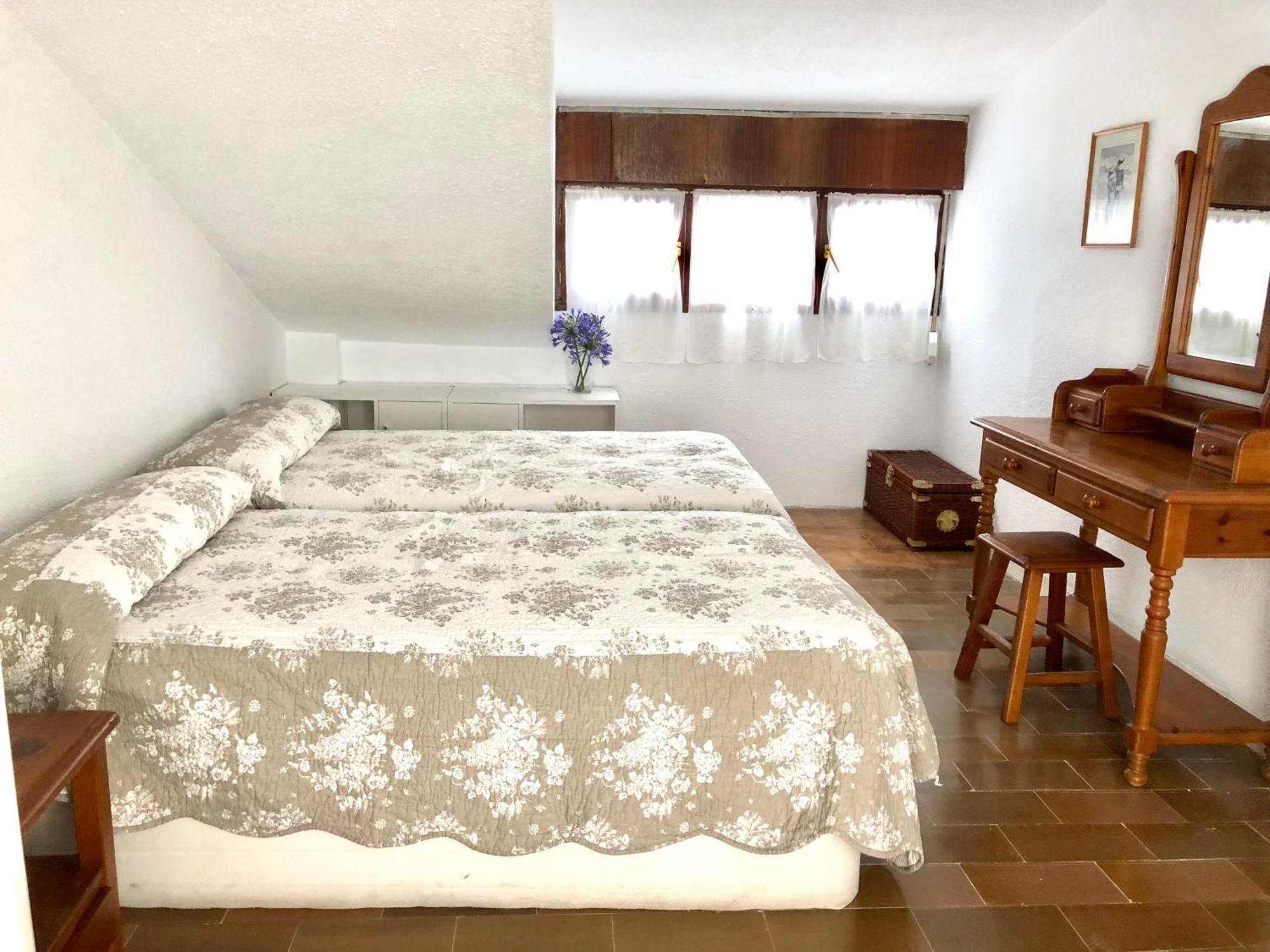 Chalet Al Lado De La Playa Con Piscina Privada, Jardin Y Barbacoa, Fronton, 6 Habitaciones Laredo Exterior photo